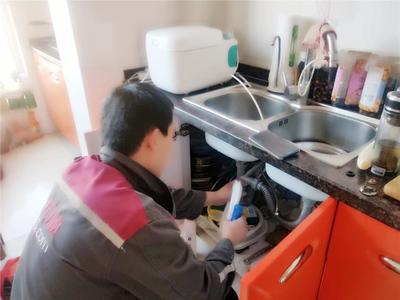 超逸酷玩飯小二煮飯機器人 讓做飯變得簡單，關注家電維修保養